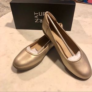 NWT-Naturalized Flexy Champagne Flats